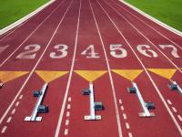 FB体育官网-F1新赛季揭幕战与塞内加尔逆转丹麦，竞技场上的唯一性瞬间