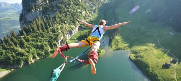 FB体育在线-索伯车队绝杀红牛二队，周冠宇状态火热