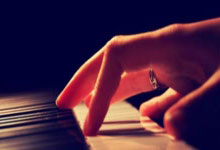 FB体育官网-西甲巅峰火拼！巴萨利物浦世纪对决，足球圣宴今夜引爆诺坎普