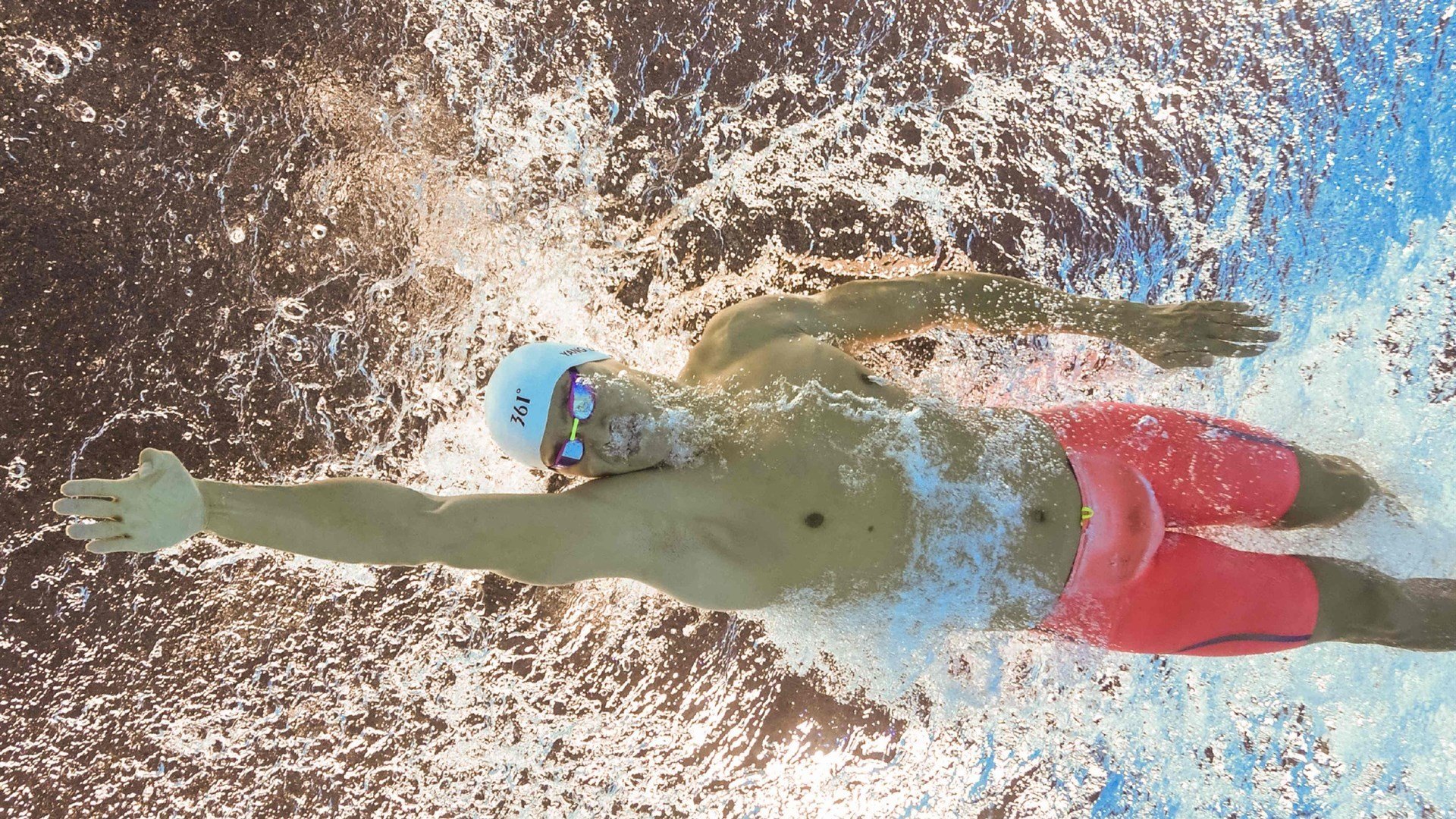 活塞狂胜猛龙，爱德华兹在F1新赛季揭幕战接管比赛，跨界胜利的隐喻