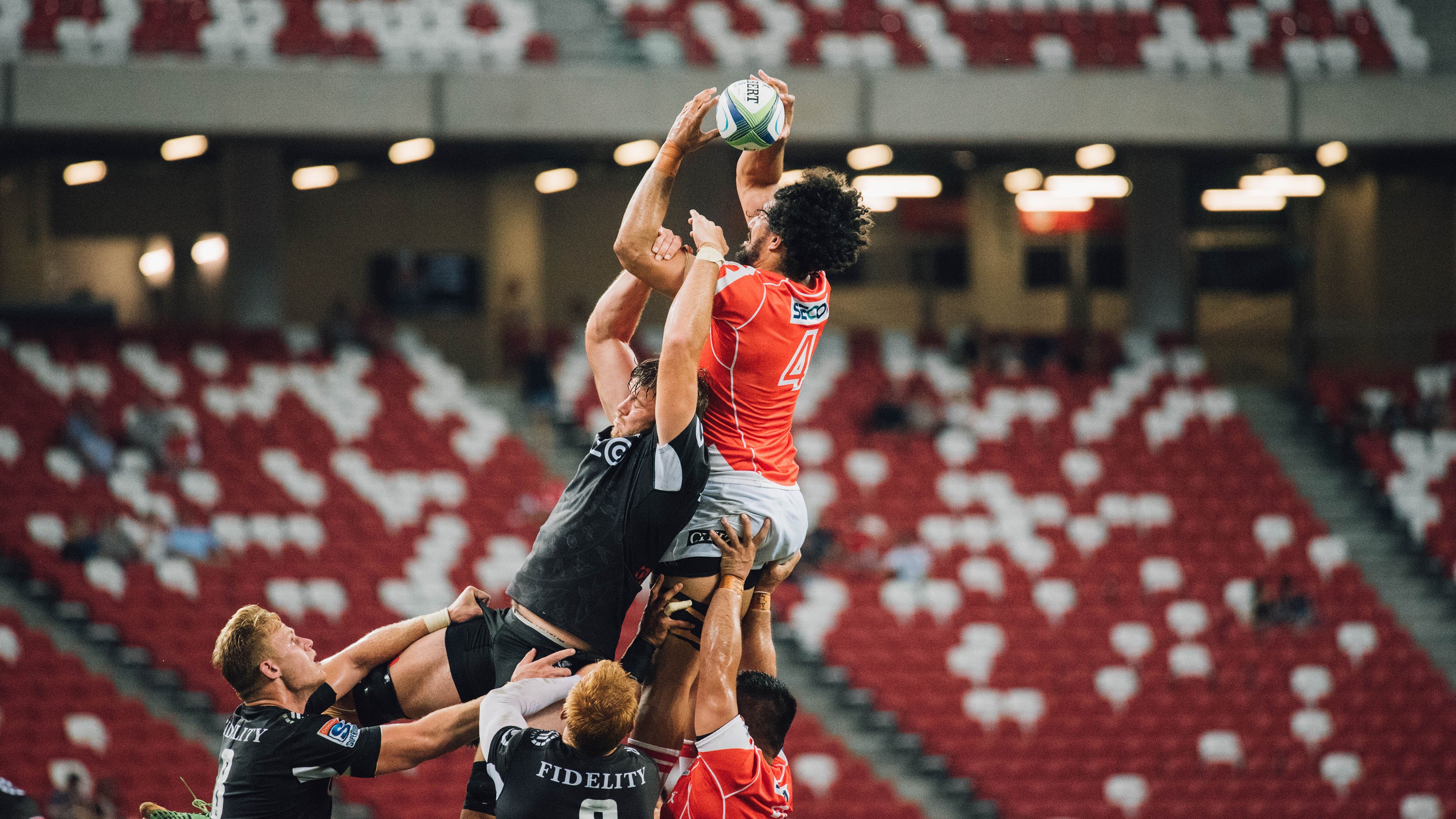 年度焦点之战之夜,欧文连续得分拉开差距