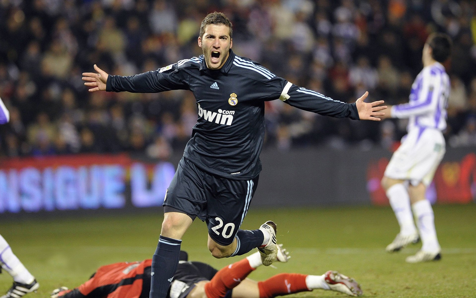 若日尼奥点射定乾坤，秘鲁1-0踏平突尼斯展现战术唯一性