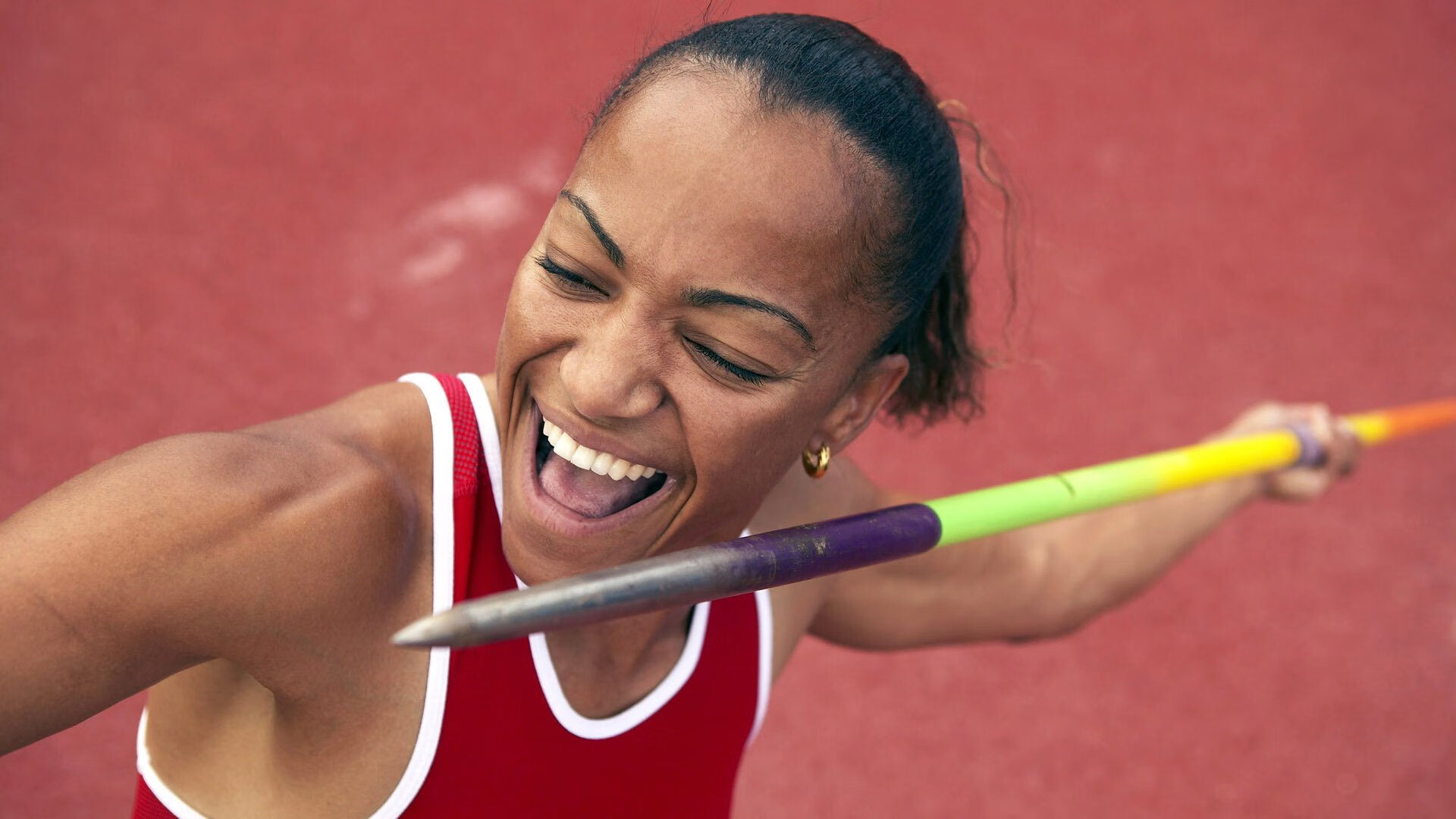 赛道与绿茵的博弈艺术，当F1年度争冠焦点战遇上巴西防守锁死塞内加尔